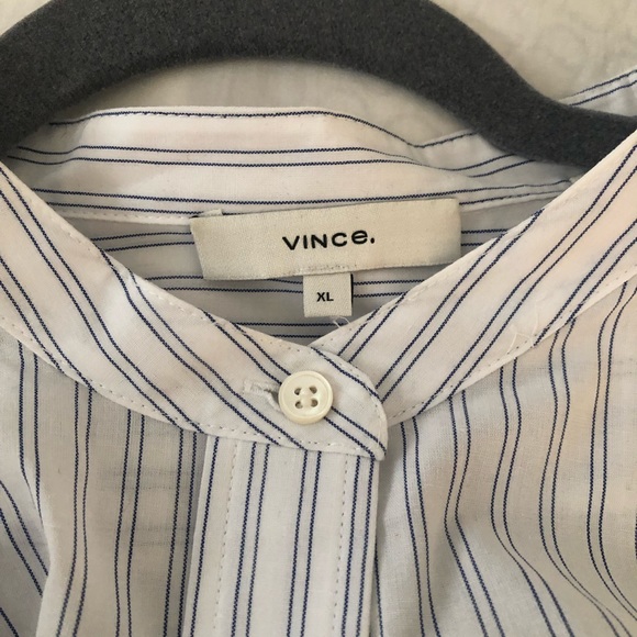 NWT Vince button down shirt with pleated back. Size XL - Picture 5 of 10